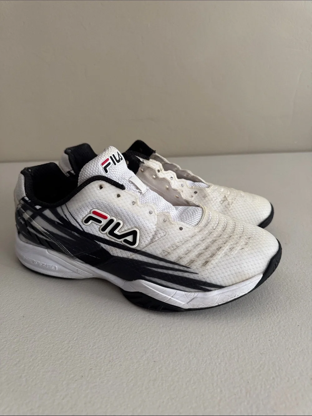 FILA woman’s sneaker sz 9